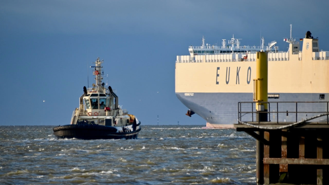 Schiffsversicherer warnen vor Gefahren durch brennende E-Autos