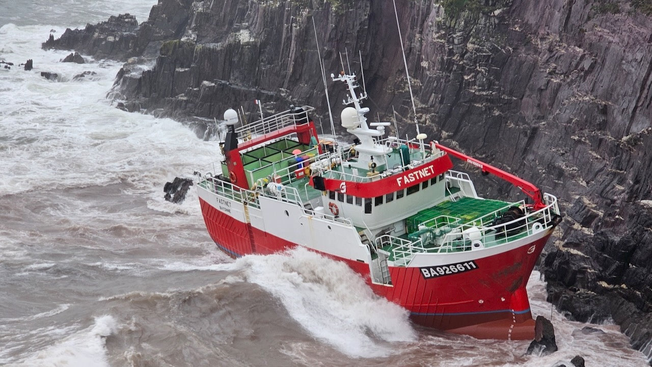 Irische Küstenwache rettet 14 Fischer aus Lebensgefahr