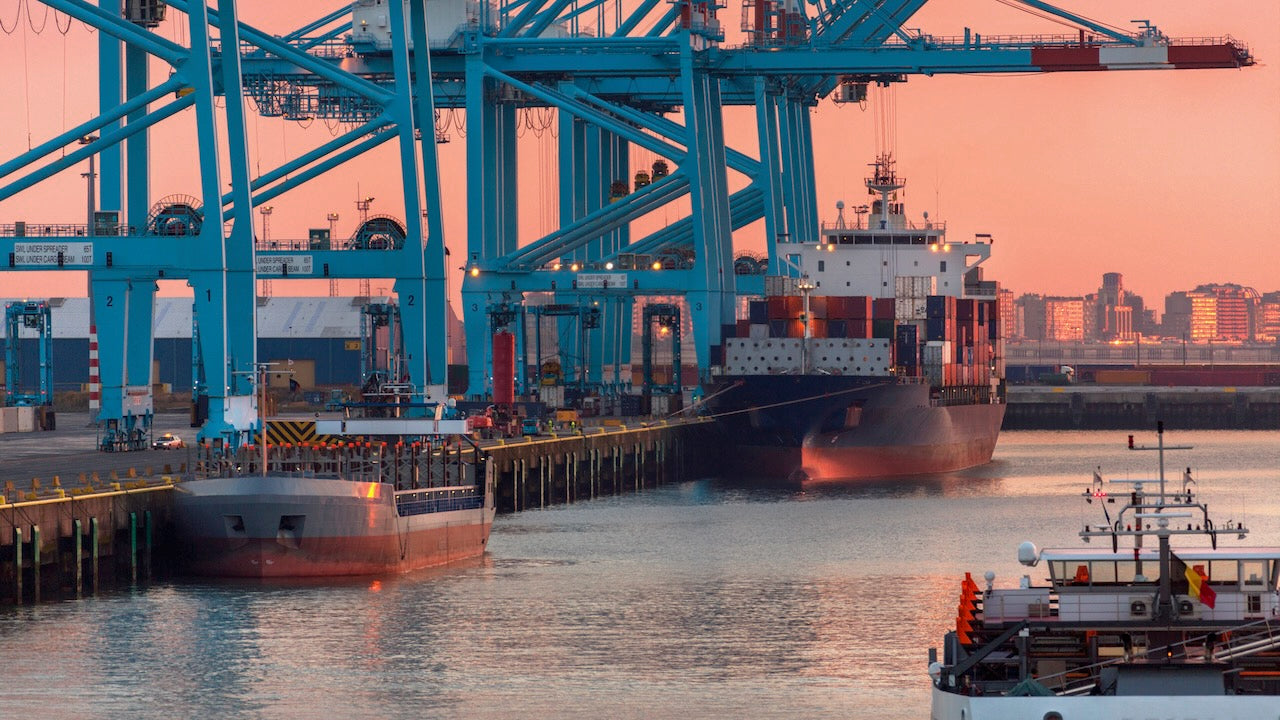 Kapitän entdeckt Drogenpakete an Bord seines Frachters