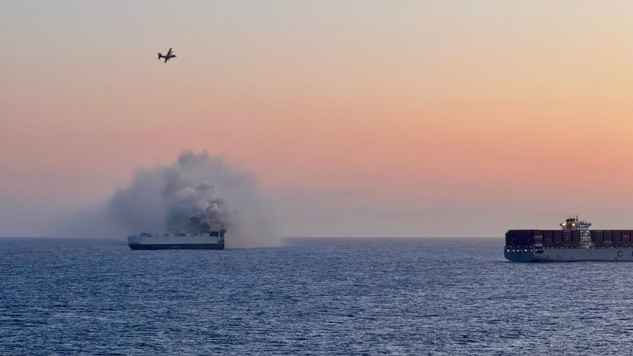 Autofrachter Morning Midas sinkt im Pazifik. Foto: U.S. Coast Guard Alaska