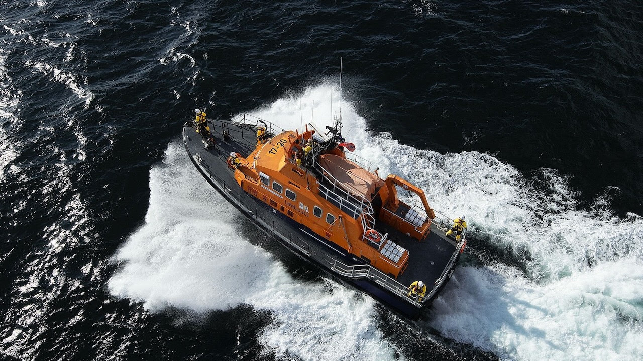RNLI Seenotrettungskreuzer im Sturm