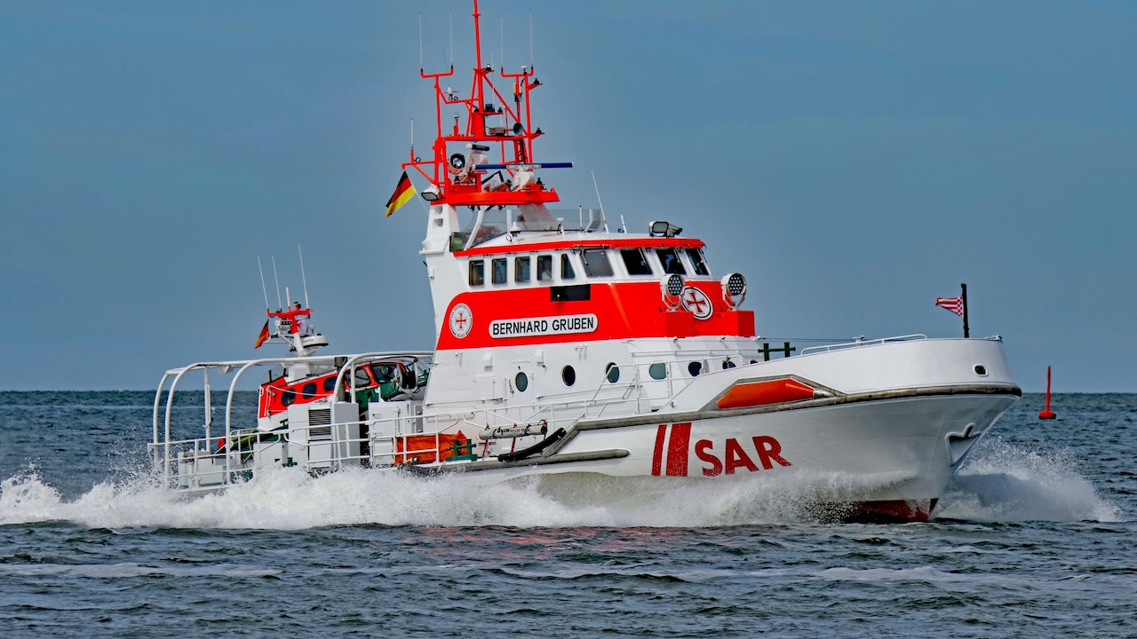 Feuer an Bord - Seenotretter retten Segler vor Hooksiel