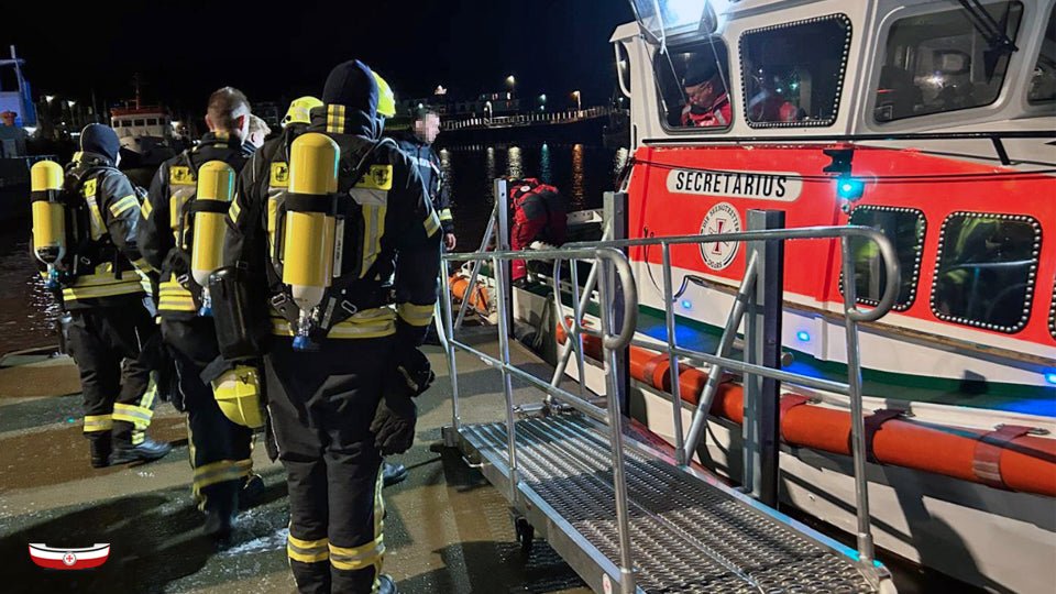 Seenotretter helfen Feuerwehr bei Großbrand auf Insel Langeoog - Ankerherz Verlag