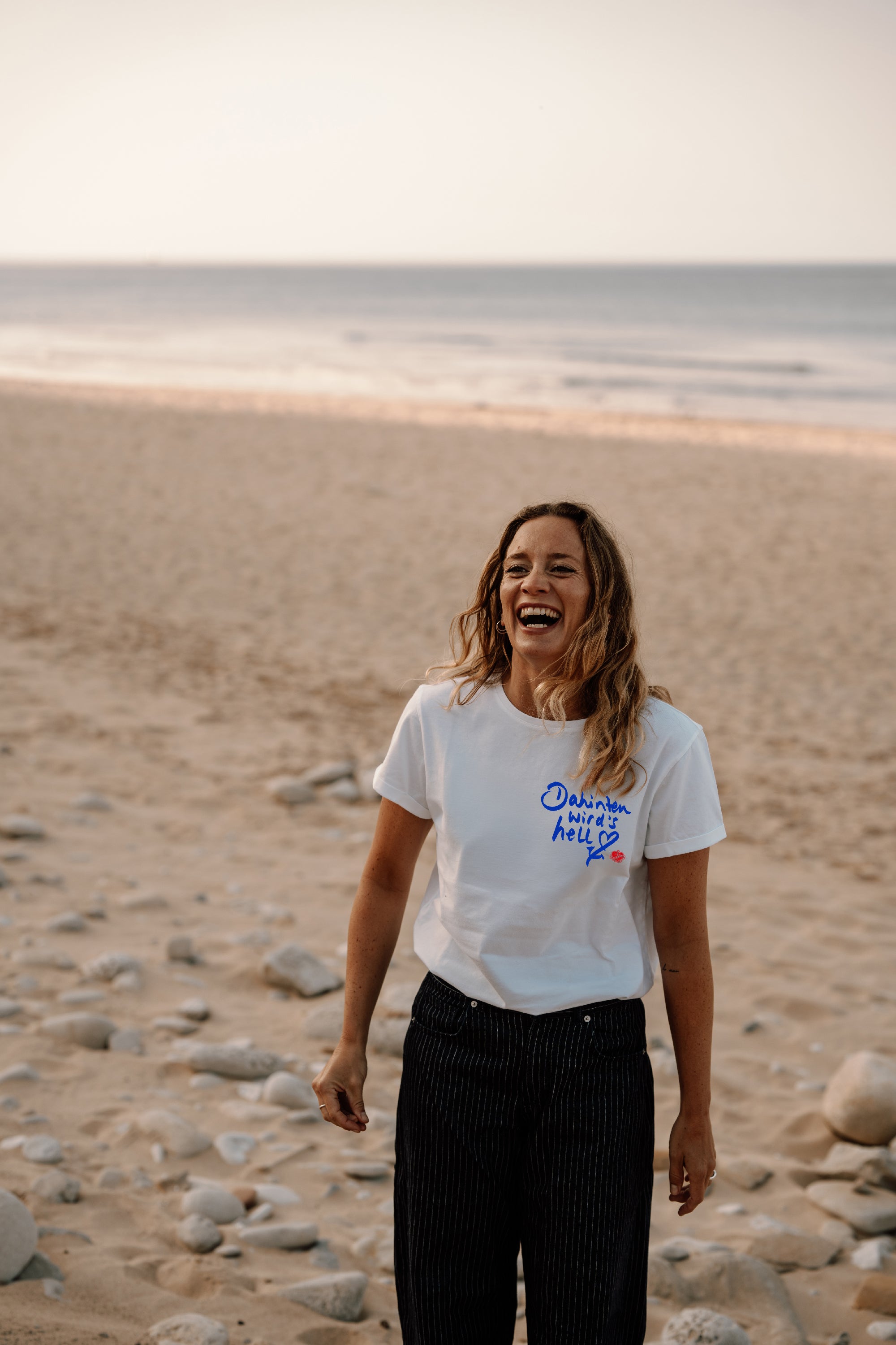 Frauen T-Shirt Dahinten wird's hell | ankerherz.de