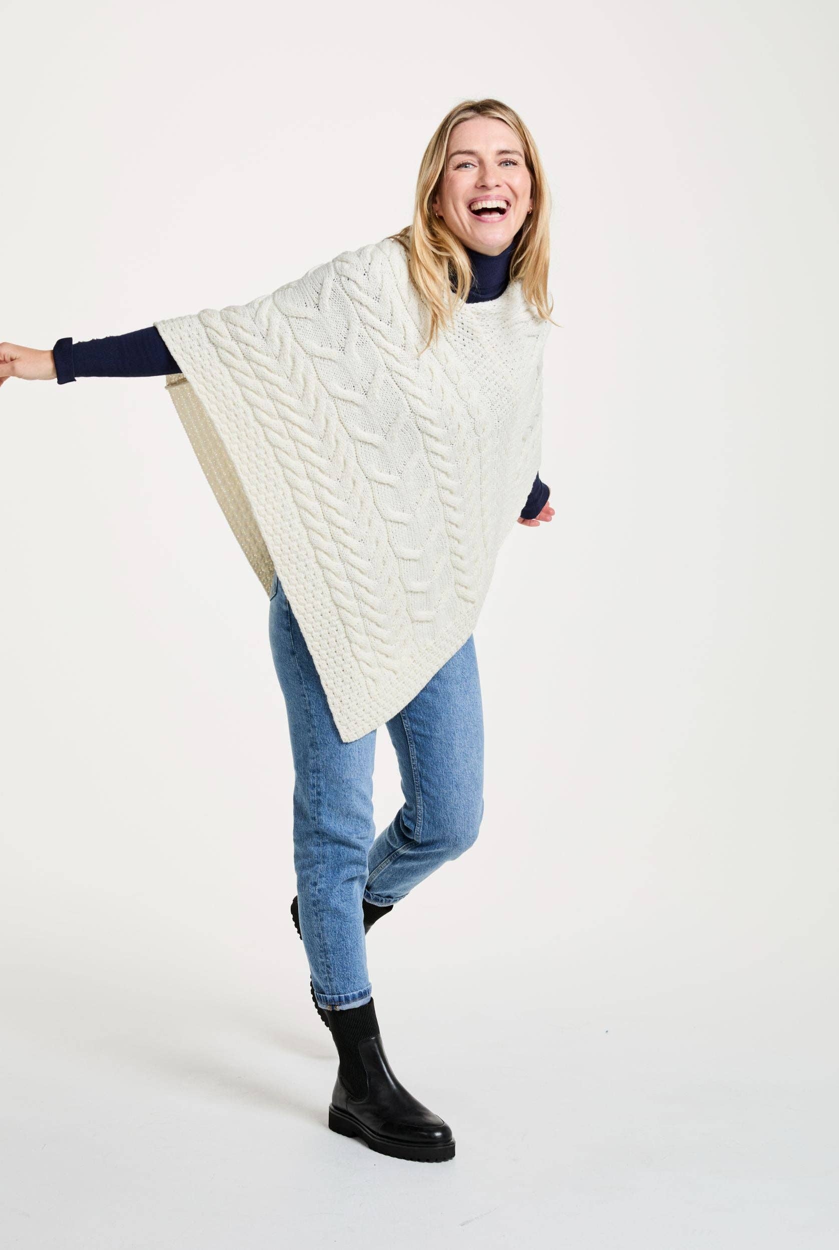 Aran Poncho - Creme | ankerherz.de