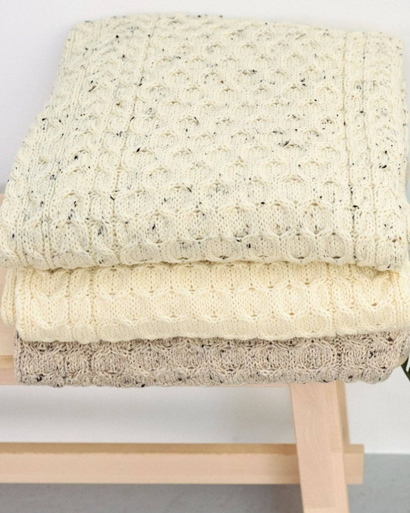 Aran Wolldecke in cremeweiß - Ankerherz Verlag