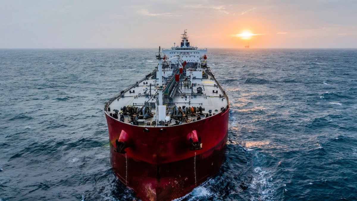 274 Meter langer Öltanker liegt manvövrierunfähig vor Rügen - Ankerherz Verlag