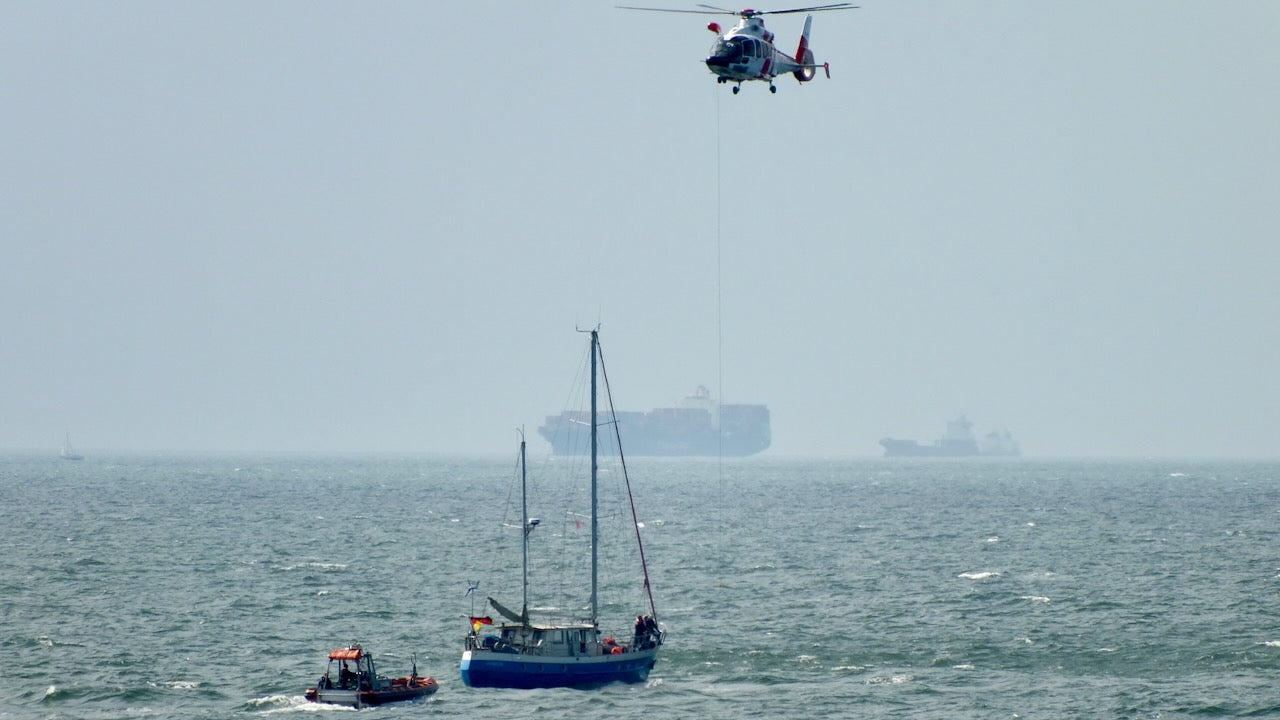 Nordsee: Hubschrauber rettet schwer erkrankten Einhandsegler
