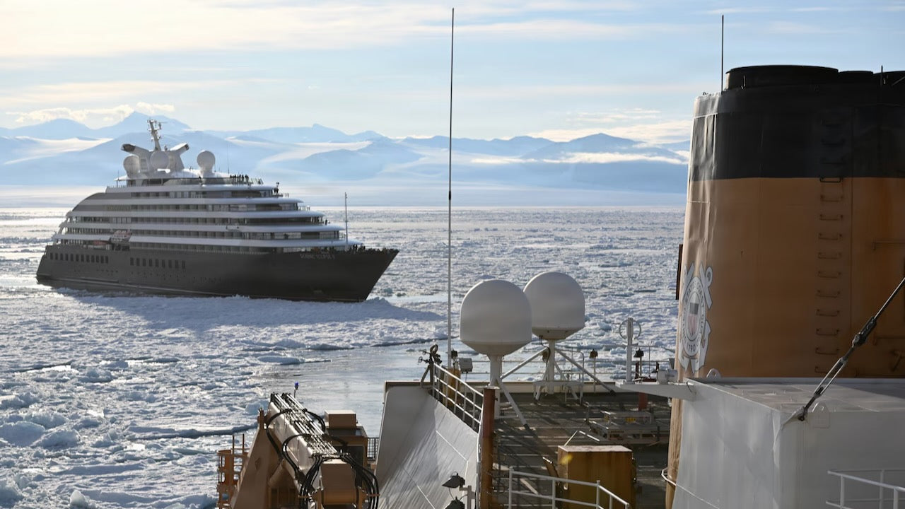 Eisbrecher Polar Star befreit Kreuzfahrtschiff aus Packeis. Foto: US Coast Guard