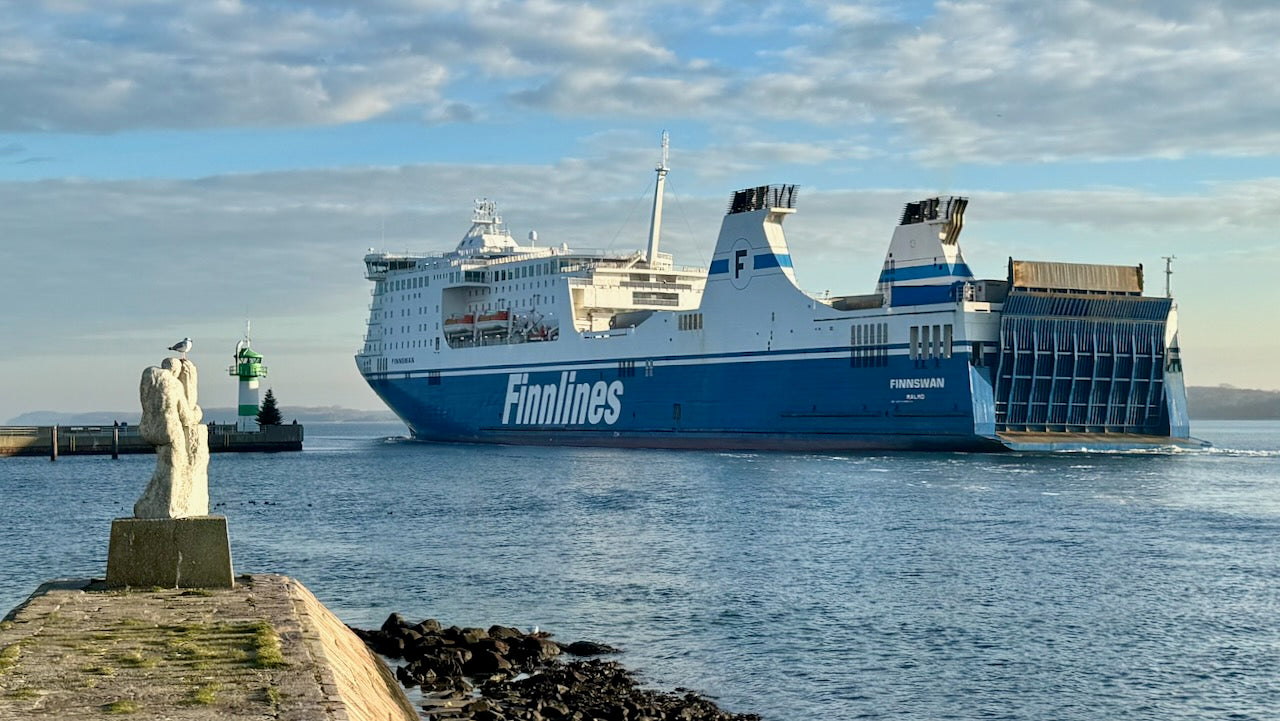 Schwedenfähre Finnswan vor Travemünde