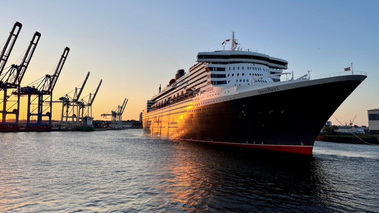 Queen Mary 2 in Hamburg