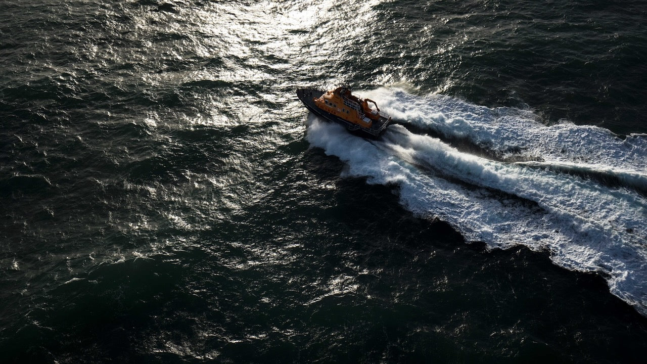 Atlantik vor Irland: Seenotretter helfen Fischer in Lebensgefahr