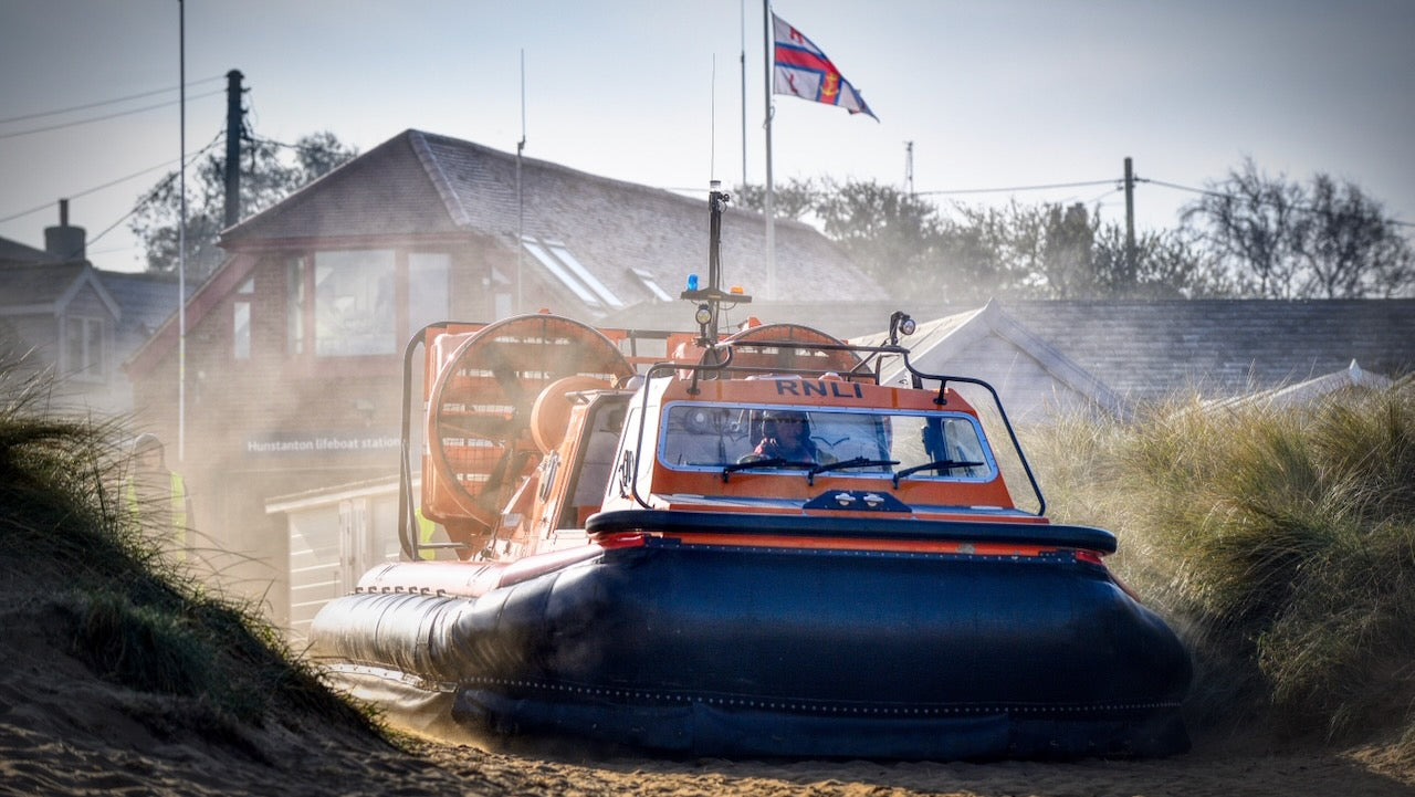 RNLI Luftkissenboot rettet Crew und halben Zoo aus Seenot