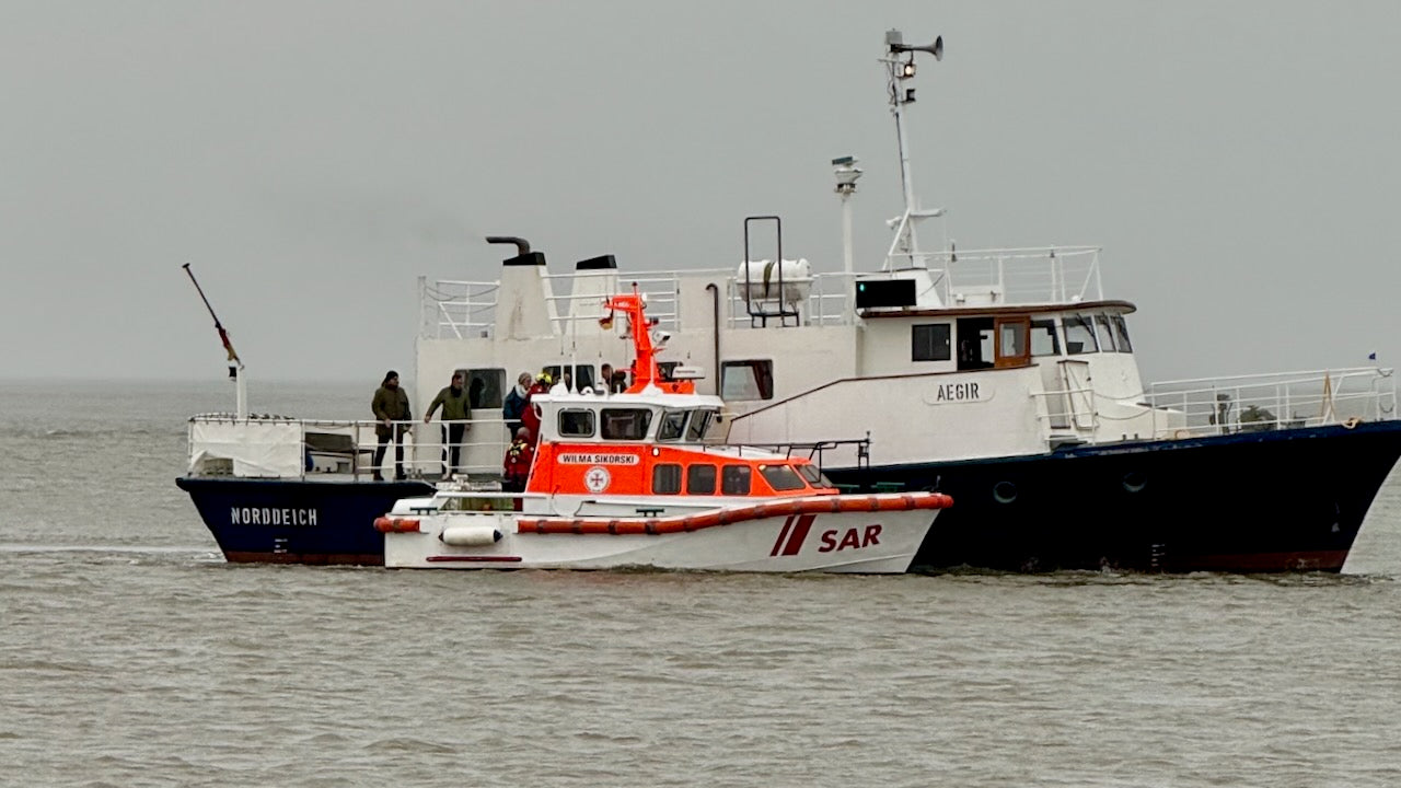 Seebestattungsschiff strandet auf Sandbank vor Juist