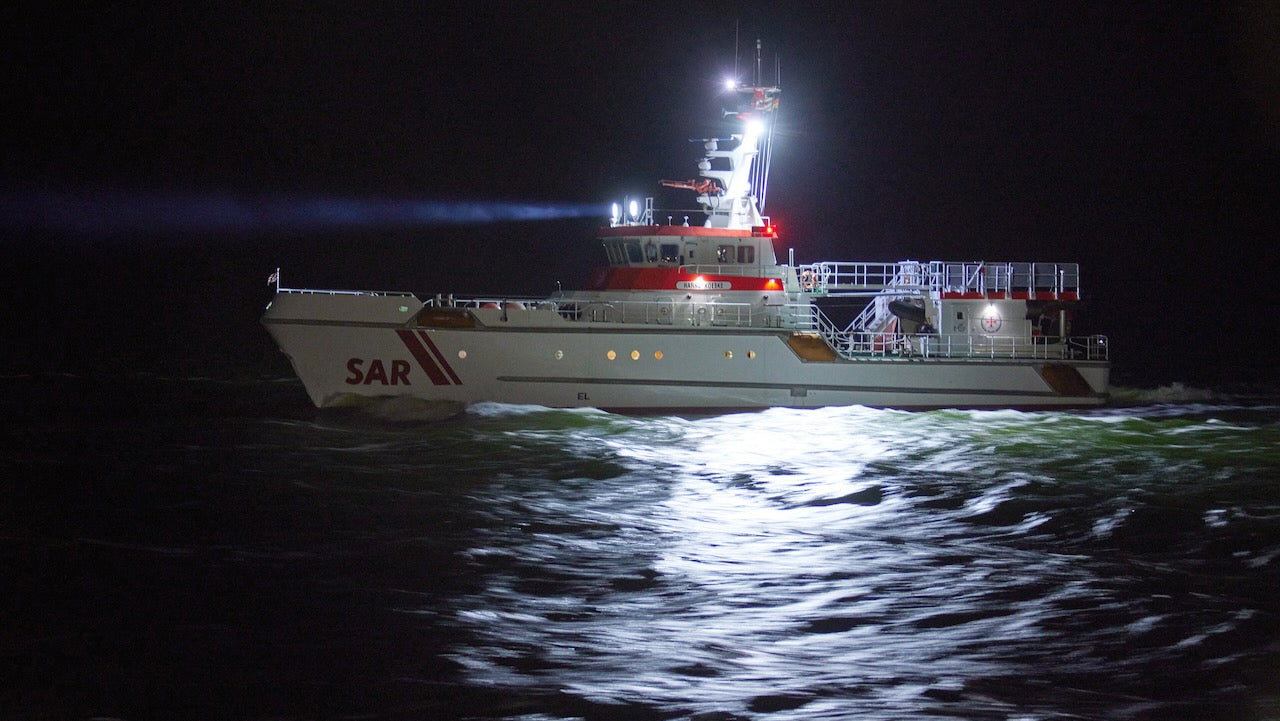 Seenotrettungskreuzer Harro Koebke vor Rügen. Foto: Seenotretter
