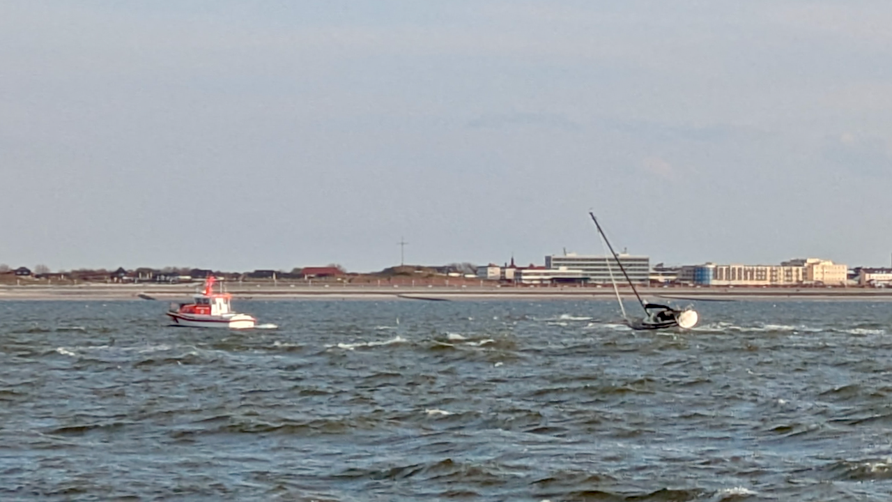 Seenotretter helfen sechsköpfiger Familie in großer Gefahr