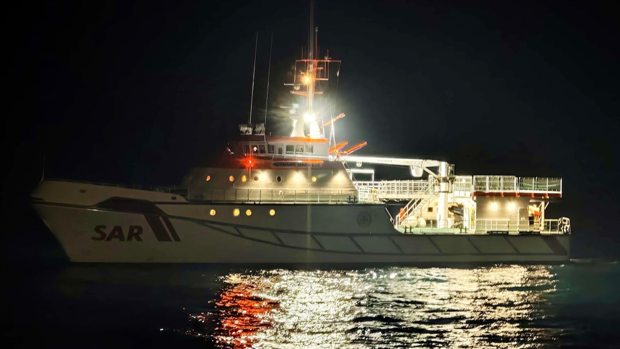 Seenotrettungskreuzer Hermann Marwede in der Nacht