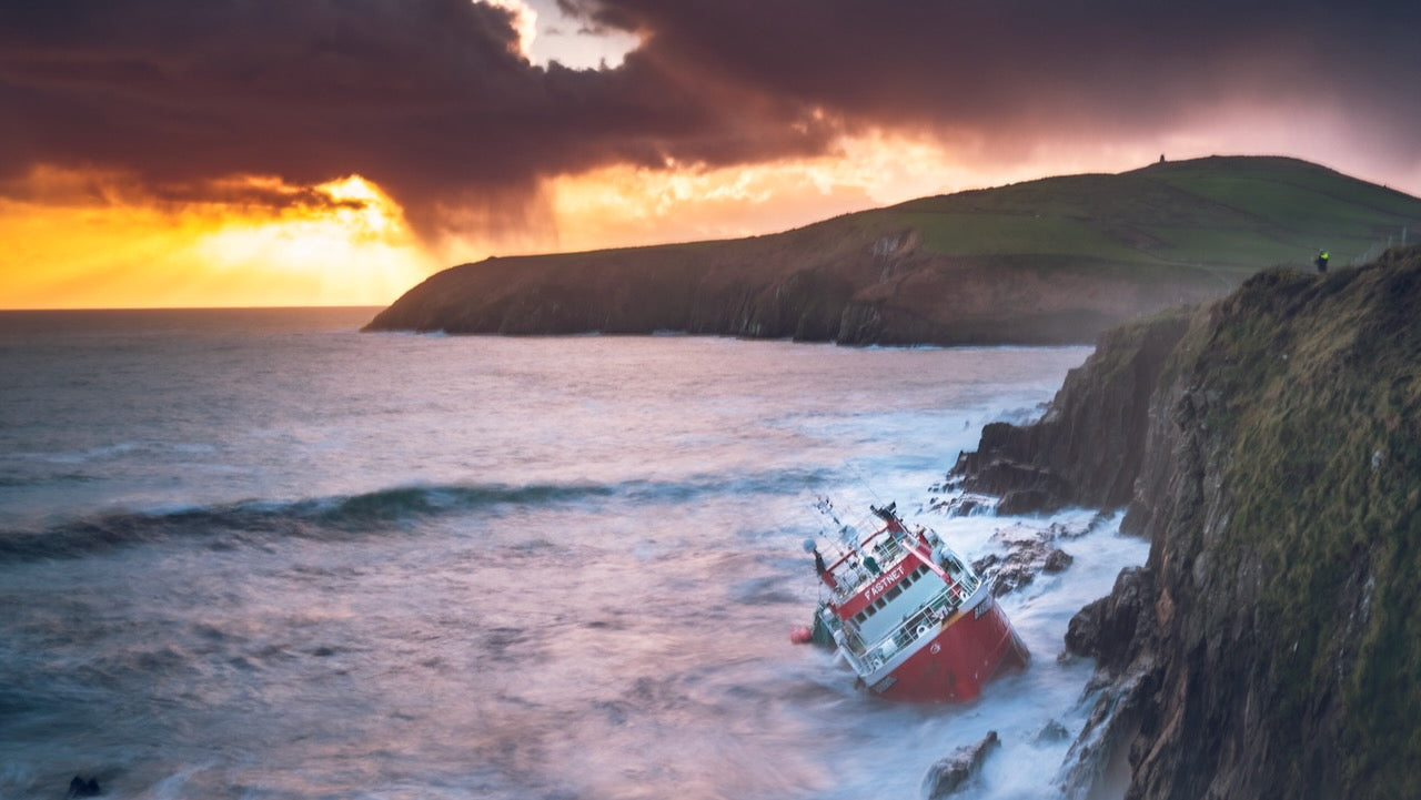 Irland: Schwere See verhindert Bergung des Trawlers vor Dingle