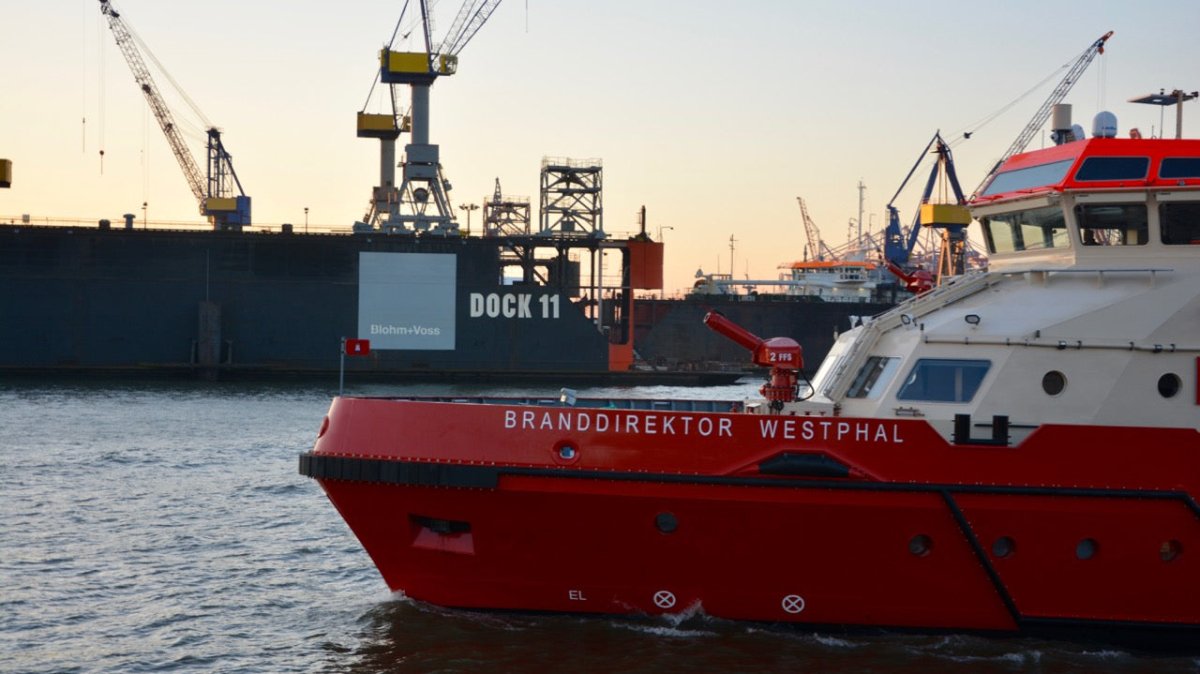 Boot sinkt vor Dock 11 im Hamburger Hafen – Polizei ermittelt - Ankerherz Verlag
