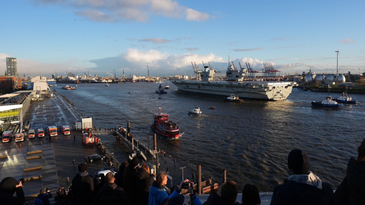 Britischer Flugzeugträger "Queen Elizabeth" erreicht Hamburg - Ankerherz Verlag