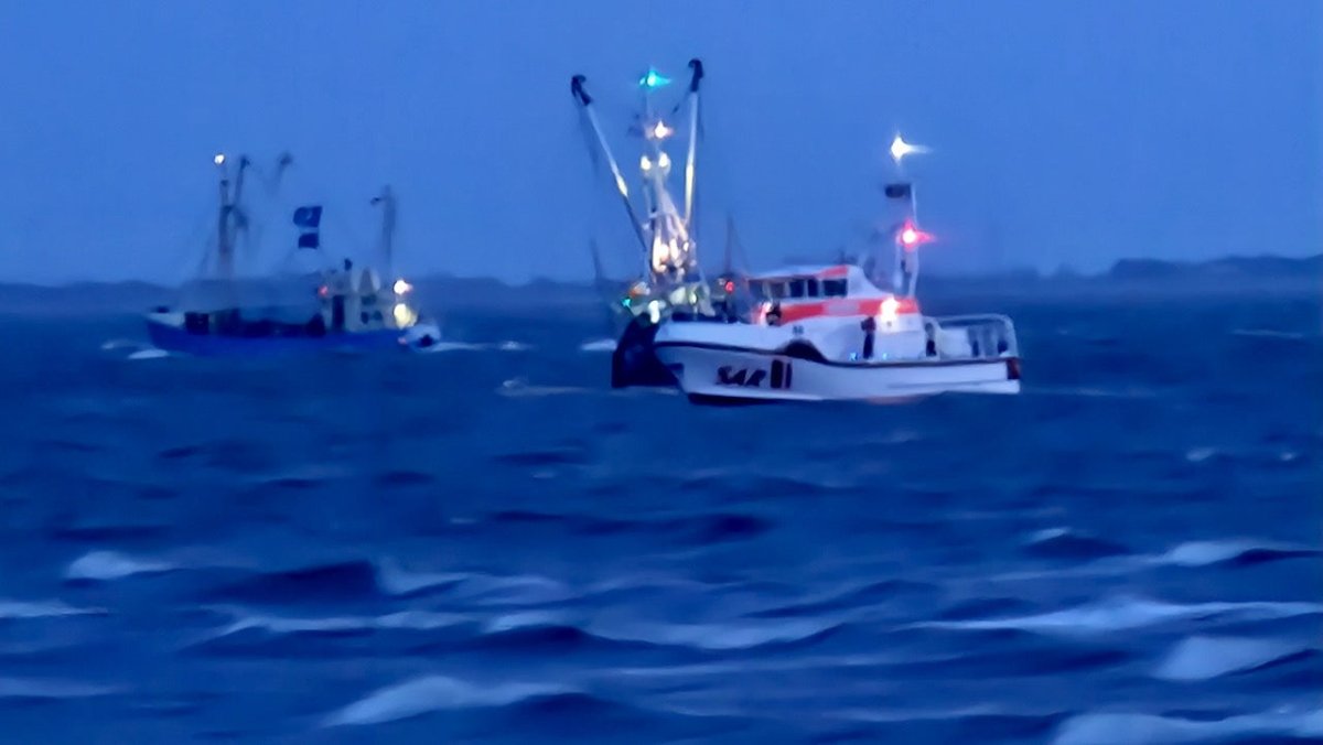 Büsum: Seenotretter befreien Kutter aus gefährlicher Lage - Ankerherz Verlag
