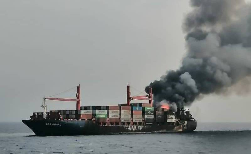 Containerfrachter sinkt nach Feuer im Roten Meer - Ankerherz Verlag