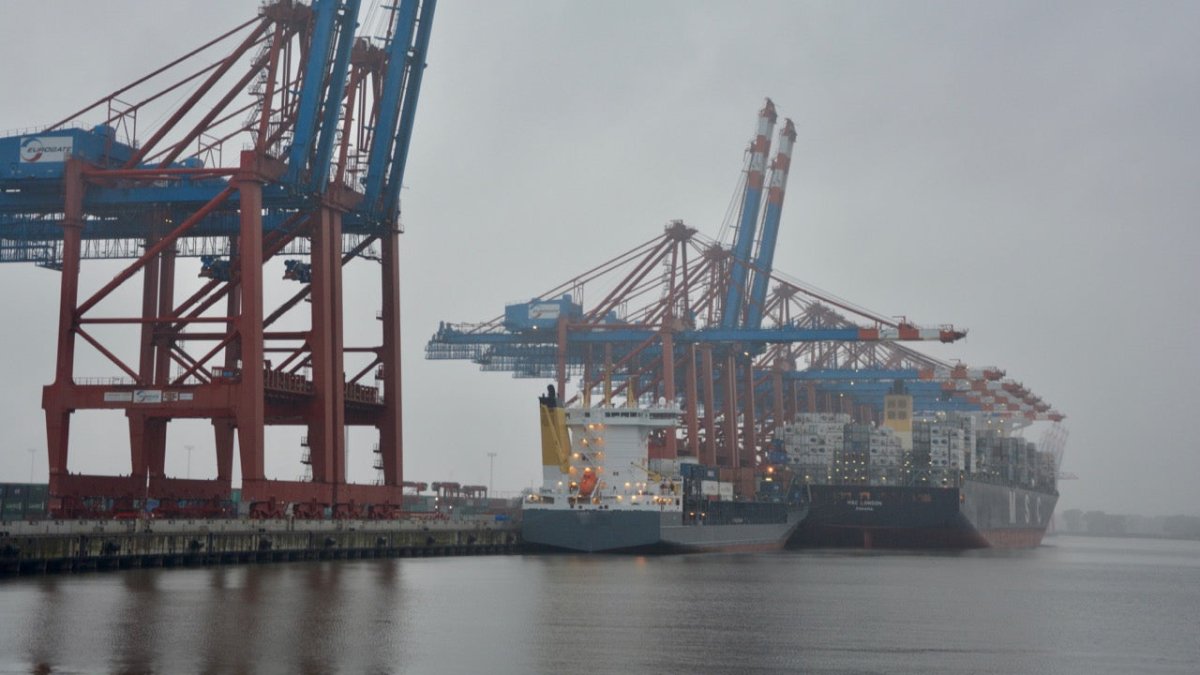Containerschiff entsorgt Abwasser illegal im Hamburger Hafen - Ankerherz Verlag