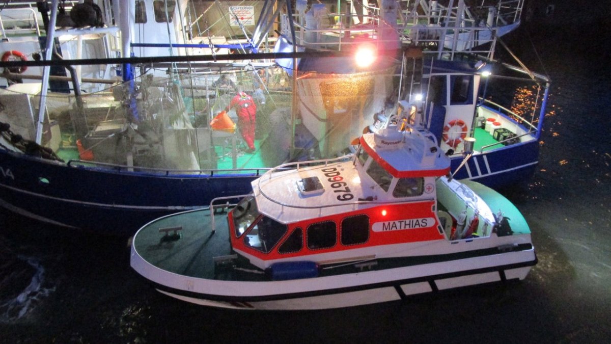 Cuxhaven: Fischkutter meldet Wassereinbruch - Ankerherz Verlag