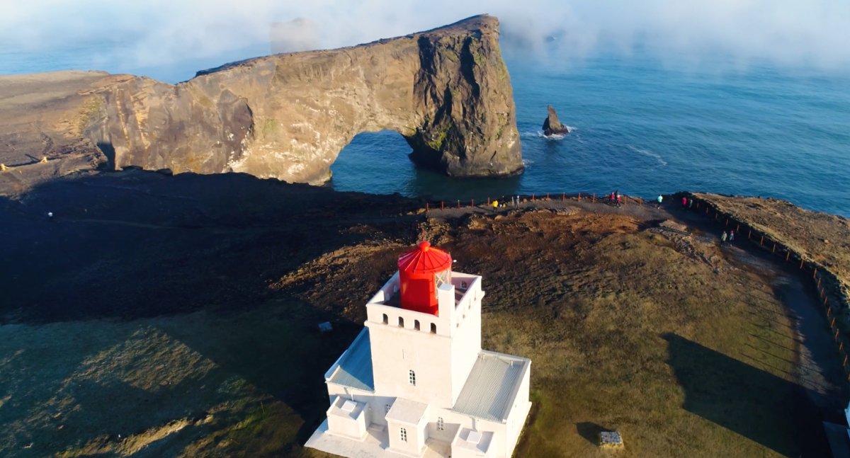 Ein Leuchtturm im Atlantik – die reine Schönheit Islands - Ankerherz Verlag