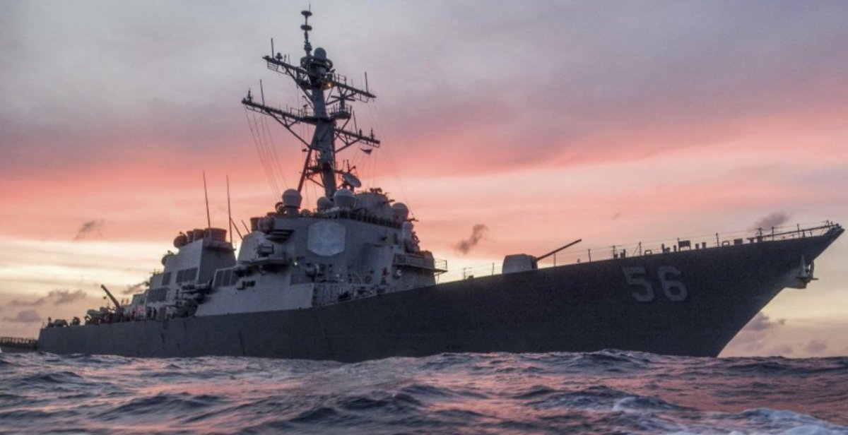 Erneut ein schwerer Unfall: Zerstörer kollidiert mit Öltanker - Ankerherz Verlag