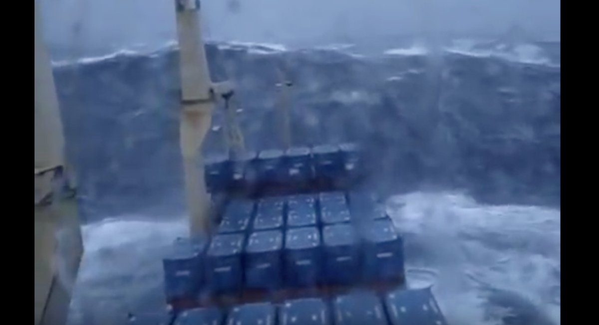 Extrem: Wettersatellit misst 17 Meter hohe Wellenberge vor Alaska - Ankerherz Verlag