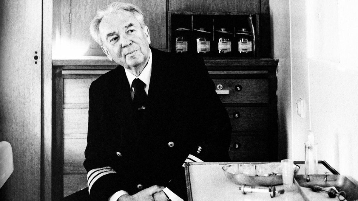 Farewell, Kreuzfahrt Doc: Wir trauern um Schiffsarzt Horst Schramm - Ankerherz Verlag
