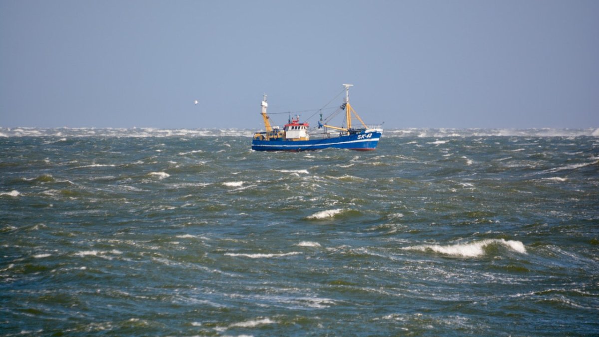 Fischer geht in Nordsee vor Borkum über Bord und wird vermisst - Ankerherz Verlag
