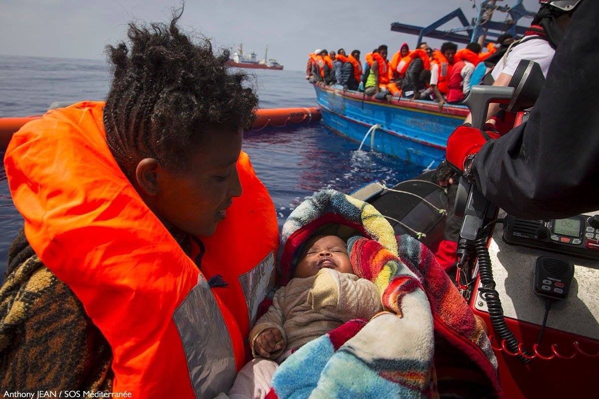 Flüchtlinge an Bord: die Odyssee der Aquarius geht weiter - Ankerherz Verlag