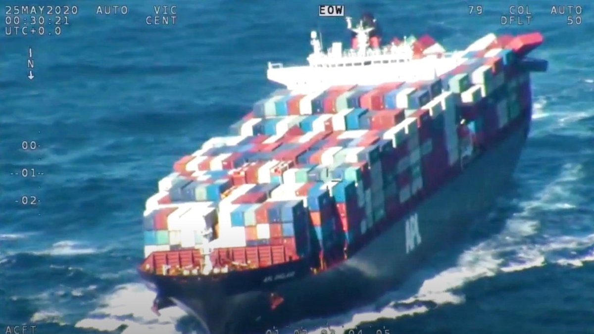 Frachter APL England verliert mindestens 40 Container - Ankerherz Verlag