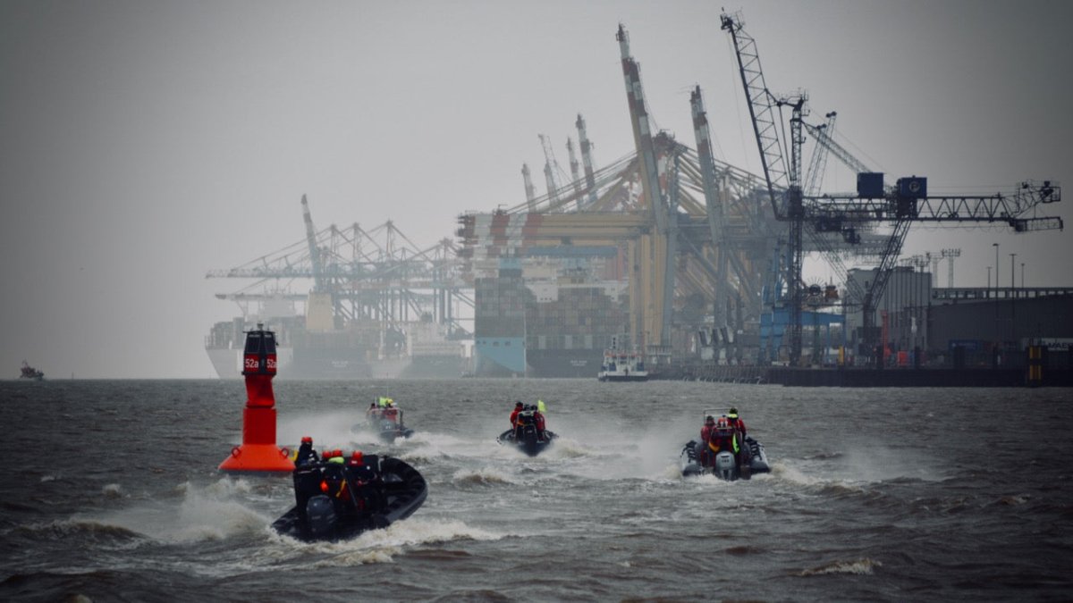 Frau stürzt von Bord eines Containerfrachters vor Bremerhaven - Ankerherz Verlag