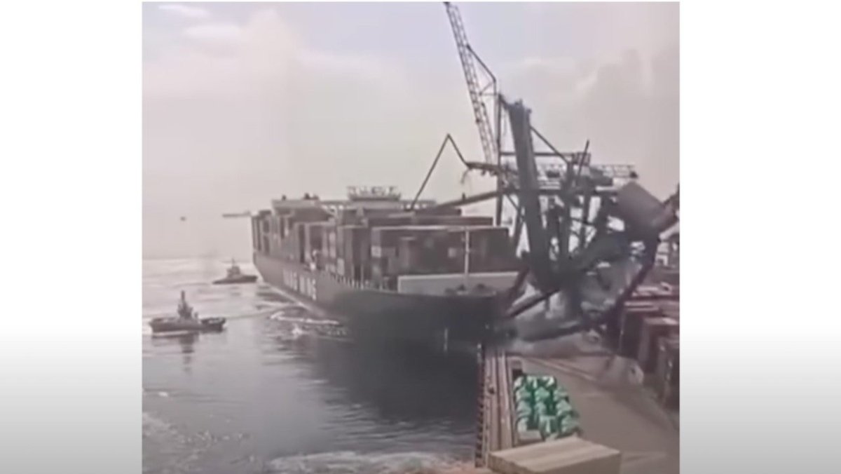 Großcontainerfrachter wirft drei große Hafenkräne um (Video) - Ankerherz Verlag