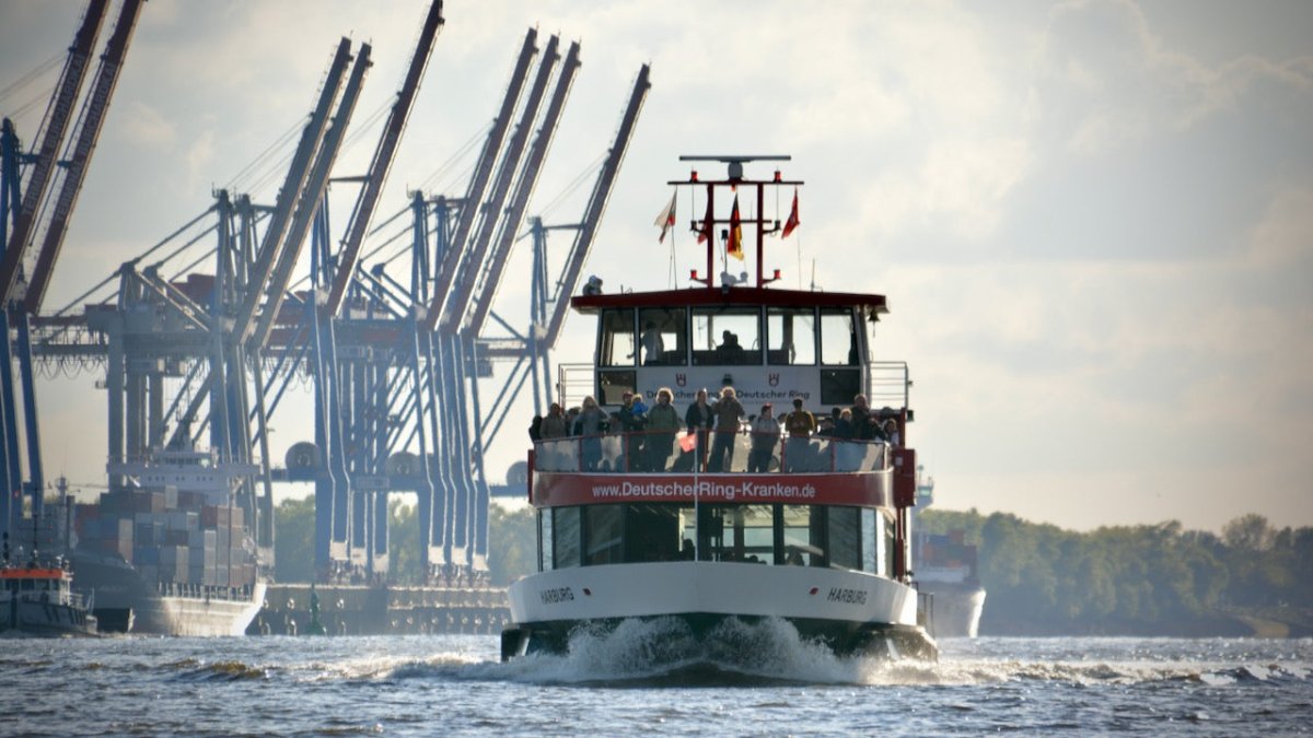 HADAG-Fähre nach Finkenwerder: 5000 Fahrten fielen aus - Ankerherz Verlag