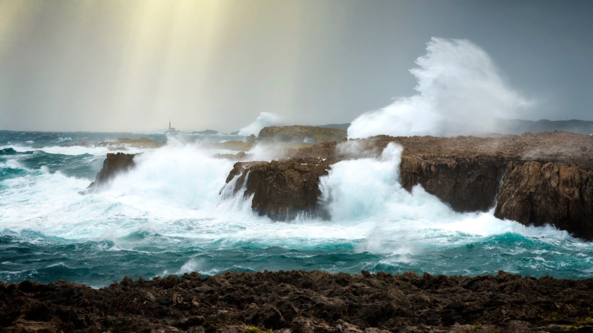 Häfen in Peru und Ecuador werden wegen Riesenwellen geschlossen - Ankerherz Verlag