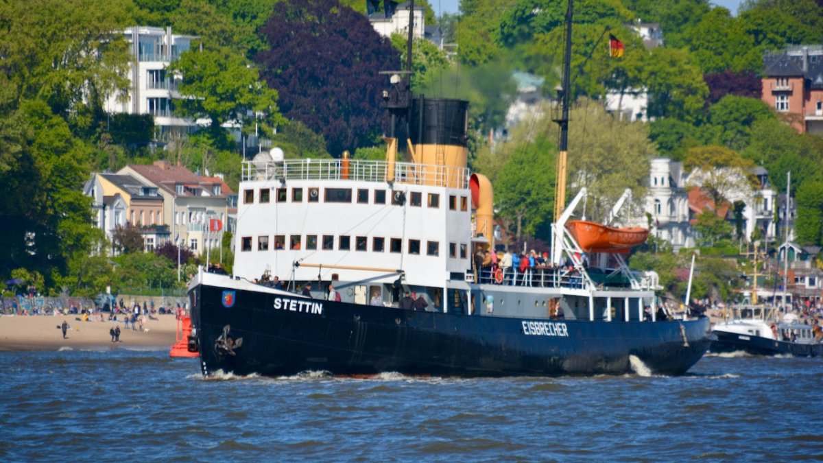 Hamburg: Dampfeisbrecher Stettin startet in die neue Saison - Ankerherz Verlag