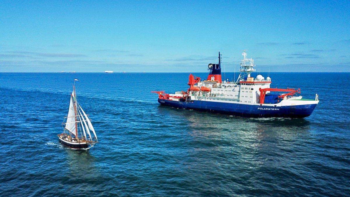 Historischer Moment: Grönland und Polarstern vor Wangerooge - Ankerherz Verlag