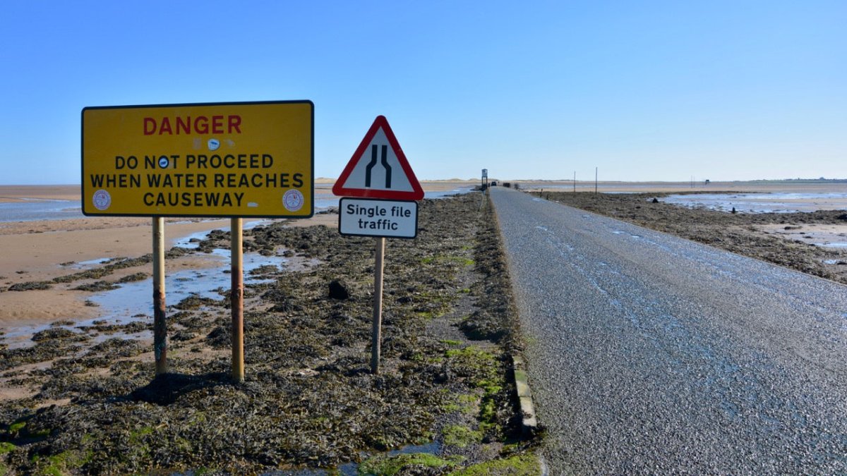 Holy Island: Paar aus Auto vor auflaufender Flut gerettet - Ankerherz Verlag