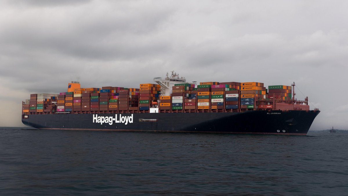 Huthi-Rebellen attackieren Großcontainerfrachter von Hapag-Lloyd - Ankerherz Verlag