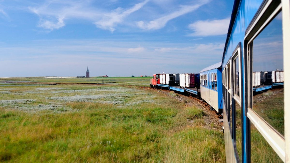 Inselbahn fällt aus: Urlauber sitzen aus Wangerooge fest - Ankerherz Verlag