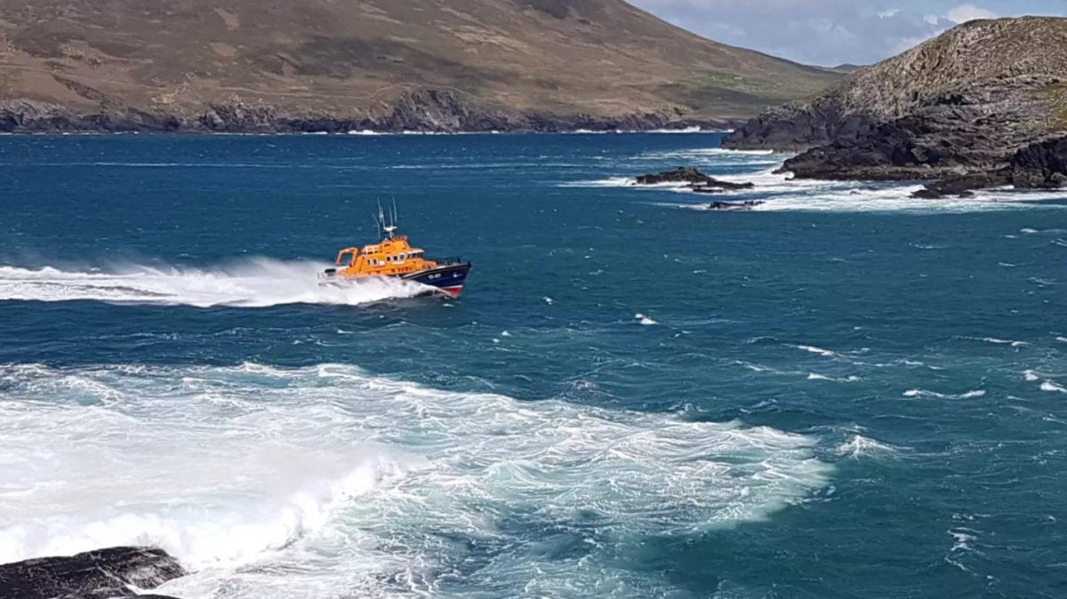 Irische Seenotretter 16 Stunden im Einsatz für brennenden Trawler - Ankerherz Verlag
