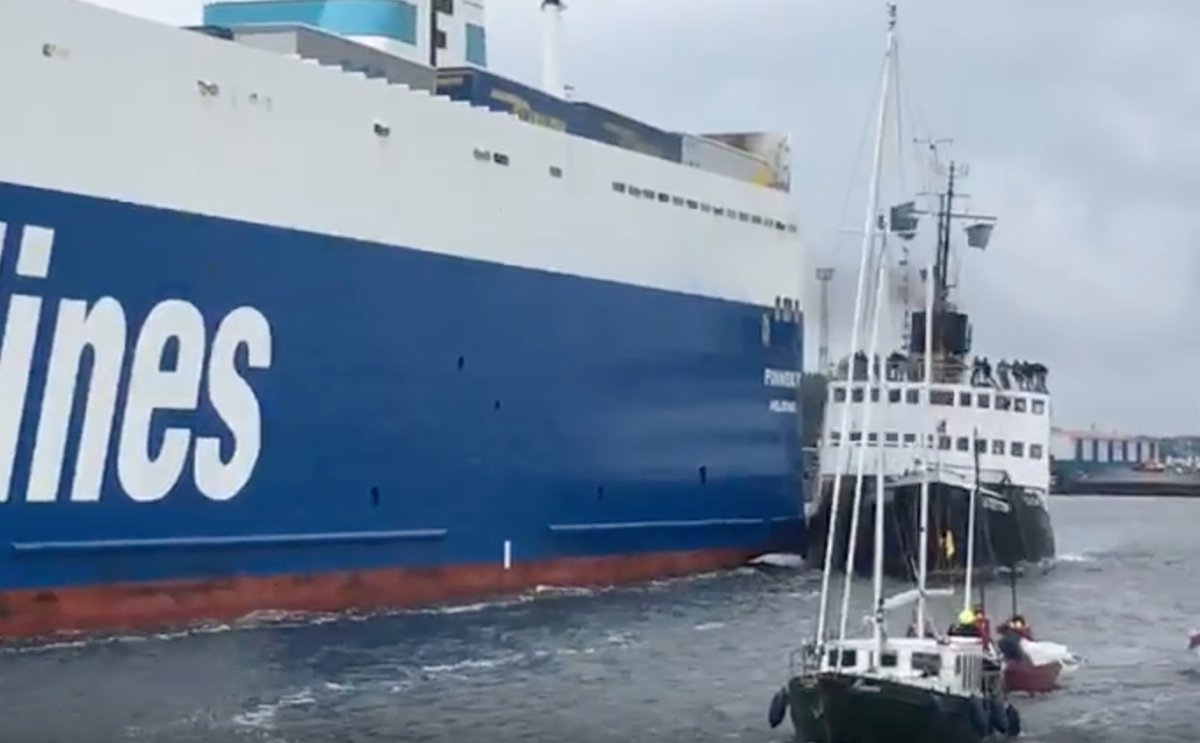 Kollision auf der Hanse Sail: Eisbrecher Stettin fährt in Fähre - Ankerherz Verlag