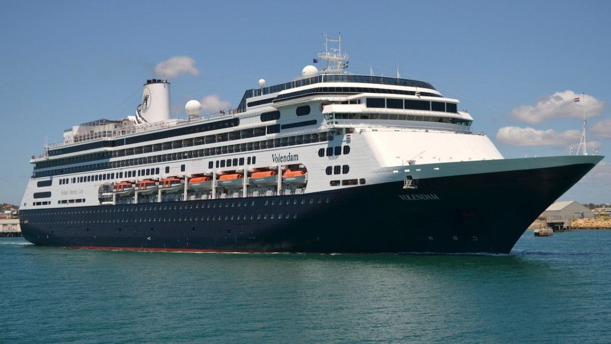 Kreuzfahrtschiff Volendam wird Zuhause für 1500 Ukraine-Flüchtlinge - Ankerherz Verlag