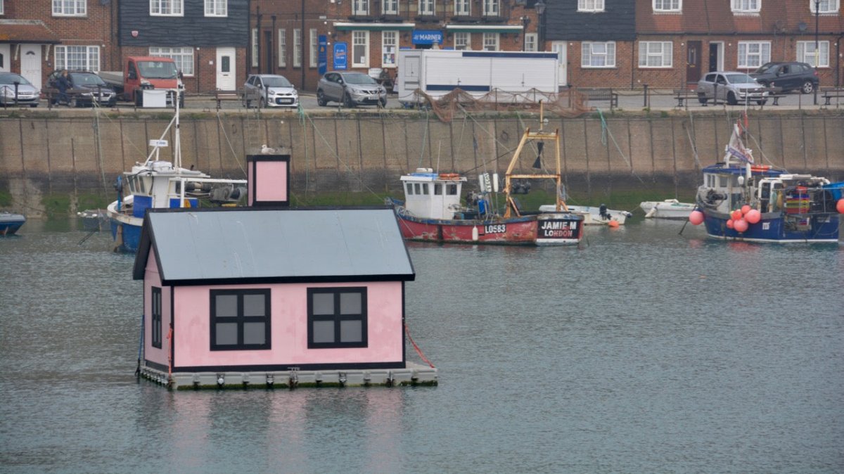 Kunst im Hafen: Die kleinen bunten Häuser von Folkestone - Ankerherz Verlag