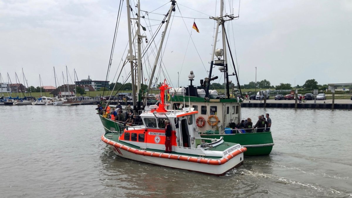 Langeoog: Seenotretter helfen Fischkutter auf Angeltörn - Ankerherz Verlag