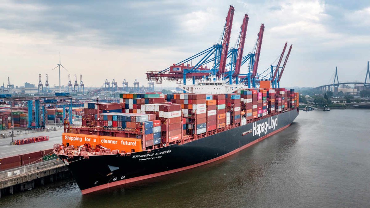 LNG-Frachter Brussels Express macht in Hamburg fest (Video) - Ankerherz Verlag